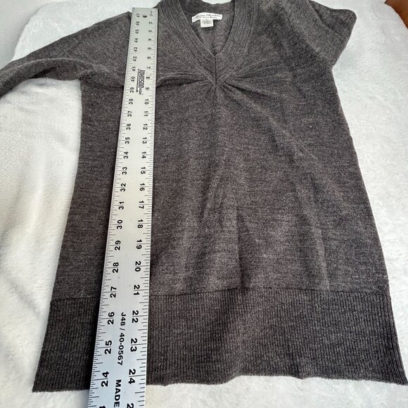 Marisa Christina Womens Gray Italian Merino Wool V-Neck Sweater Size 8 Pullover - Picture 7 of 7